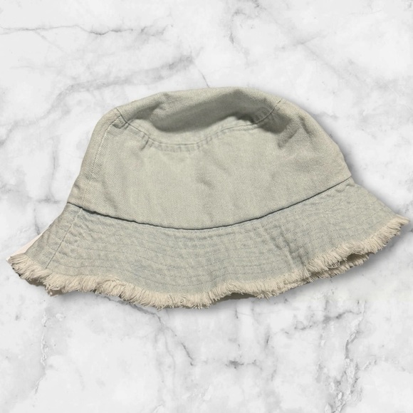 FREE 🆕Stylish Frayed Edge Light Denim Bucket Hat - Picture 3 of 12